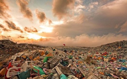 bali trash mountains