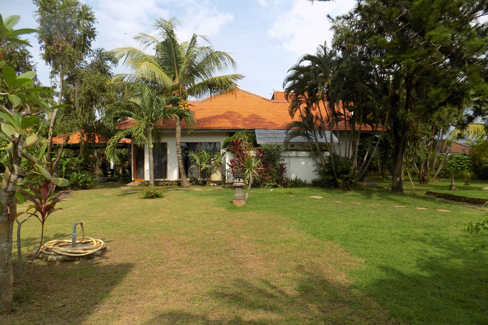 Lovina Villa close to beach